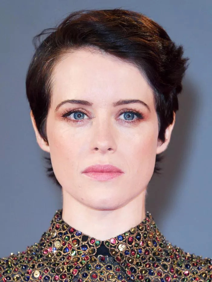 Side parted short hair