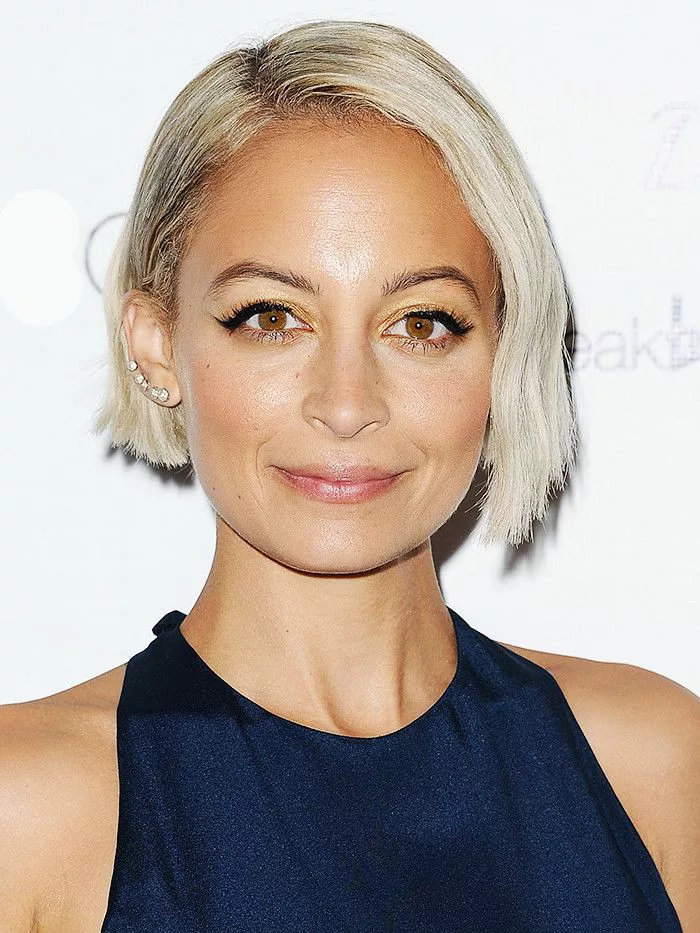Blunt lob with side part