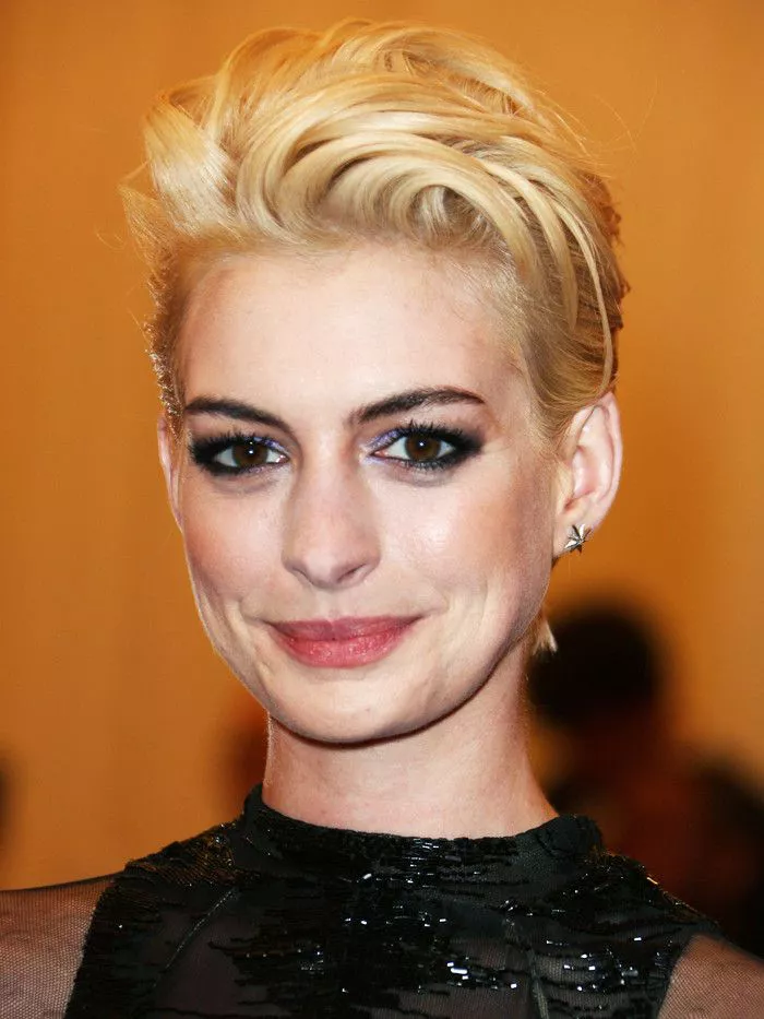 Tousled short cut